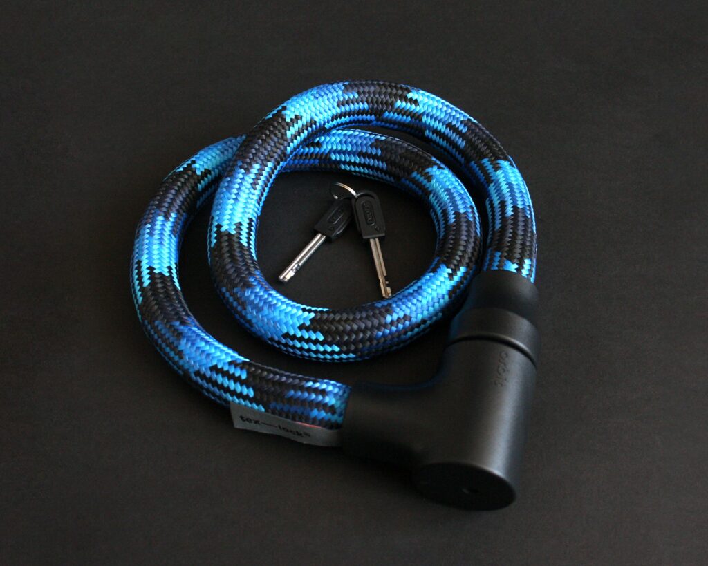 Flexibles Textilschloss tex-lock orbit morpho blue mit robustem Schlosskorpus und Schlüsseln