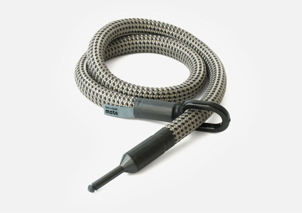 tex–lock mate in electric grey, wrapped into each other with locking pin through metal eyelet
